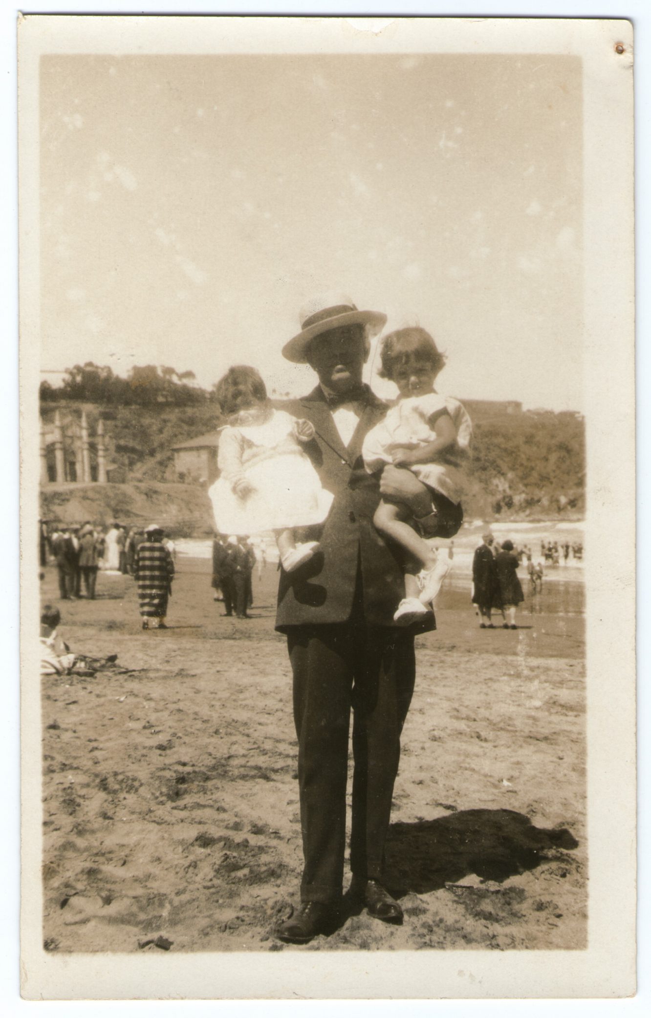 Enrique Soro y su intenso y desconocido amor por Cartagena | 1927 verano Soro Adriana Carmencita y Mayito 2 scaled | Litoral Poeta de Las Artes | Cartagena, Enrique Soro, Litoral Poeta, Pablo Salinas