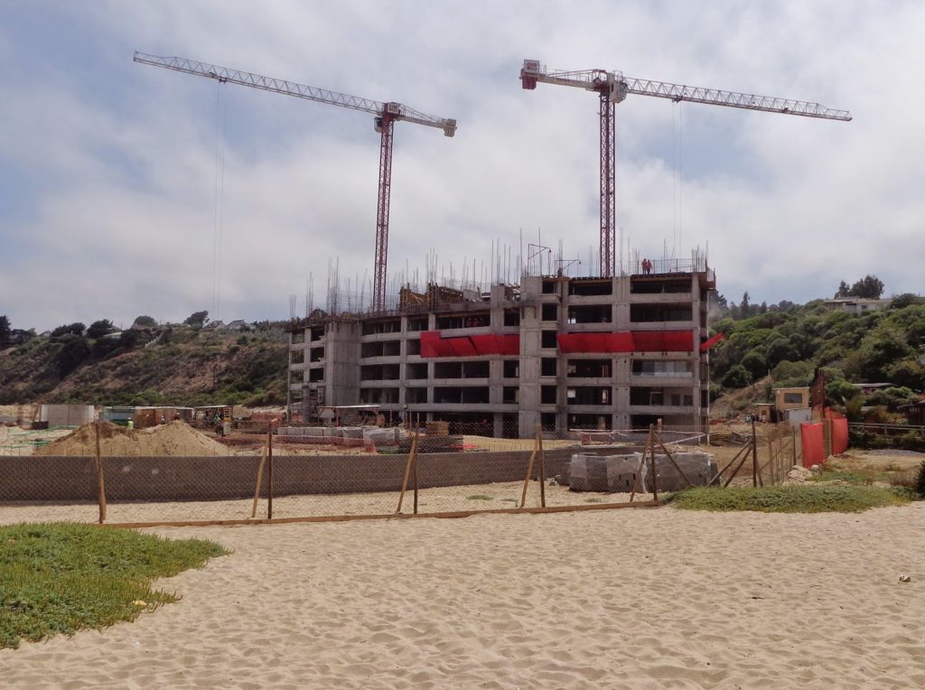 No más portones; Algarrobo se resiste a la invasión del cemento | arenamC | Litoral Poeta de Las Artes | Algarrobo