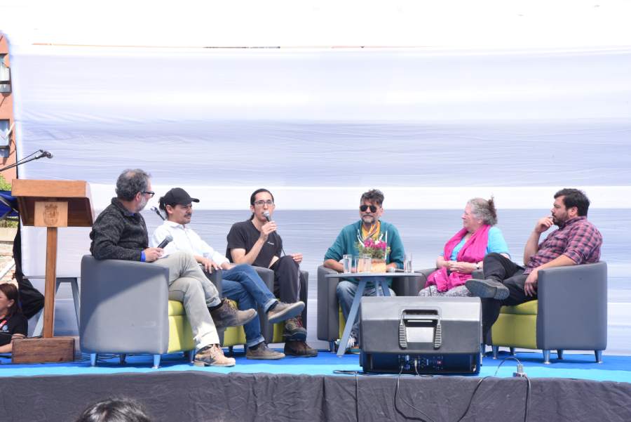 Los hitos que dejó la primera versión del Carnaval del Libro en Las Cruces | DSC 9663 | Litoral Poeta de Las Artes | Banda Big-Bang, Carmen Berenguer, carnaval del libro, Chinteto Pasacalles, El Tabo, Las Cruces, litoral de los poetas, Litoral Poeta, Nadie me dice Luna, poesía, Roberto Morales Monterríos, soluno