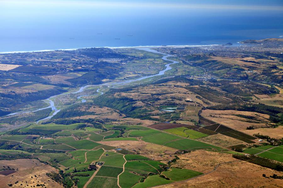 El Litoral de los Poetas: un modelo único de desarrollo económico basado en la cultura | El Granito Vineyard Vina Leyda Maipo River and Pacific Ocean 1 | Litoral Poeta de Las Artes | Algarrobo, Cartagena, El Quisco, El Tabo, Gulppiz, Isla Negra, Las Cruces, litoral de los poetas, Litoral Poeta, Nicanor Parra, pablo neruda, Pablo Salinas, san antonio, Santo Domingo, vicente huidobro