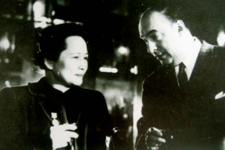 Pablo Neruda y la «diplomacia del verso»: El pionero que conquistó China mucho antes que los embajadores | Pablo Neruda con Soong Ching ling Vicepresidenta de China Foto Embajada de China en Chile | Litoral Poeta de Las Artes | Ai Qing, China, Diplomacia cultural, Instituto Chileno-Chino de Cultura, Isla Negra, José Venturelli, Literatura latinoamericana, litoral de los poetas, Litoral Poeta, pablo neruda, poesía, Poesía Chilena