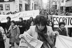 La poeta chilena Carmen Berenguer en una imagen de la década de los ’80. (http://www.fundacionlafuente.cl/)