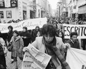 La poeta chilena Carmen Berenguer en una imagen de la década de los ’80. (http://www.fundacionlafuente.cl/)