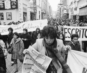 La poeta chilena Carmen Berenguer en una imagen de la década de los ’80. (http://www.fundacionlafuente.cl/)
