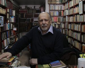 foto Luis Rivanio en librería